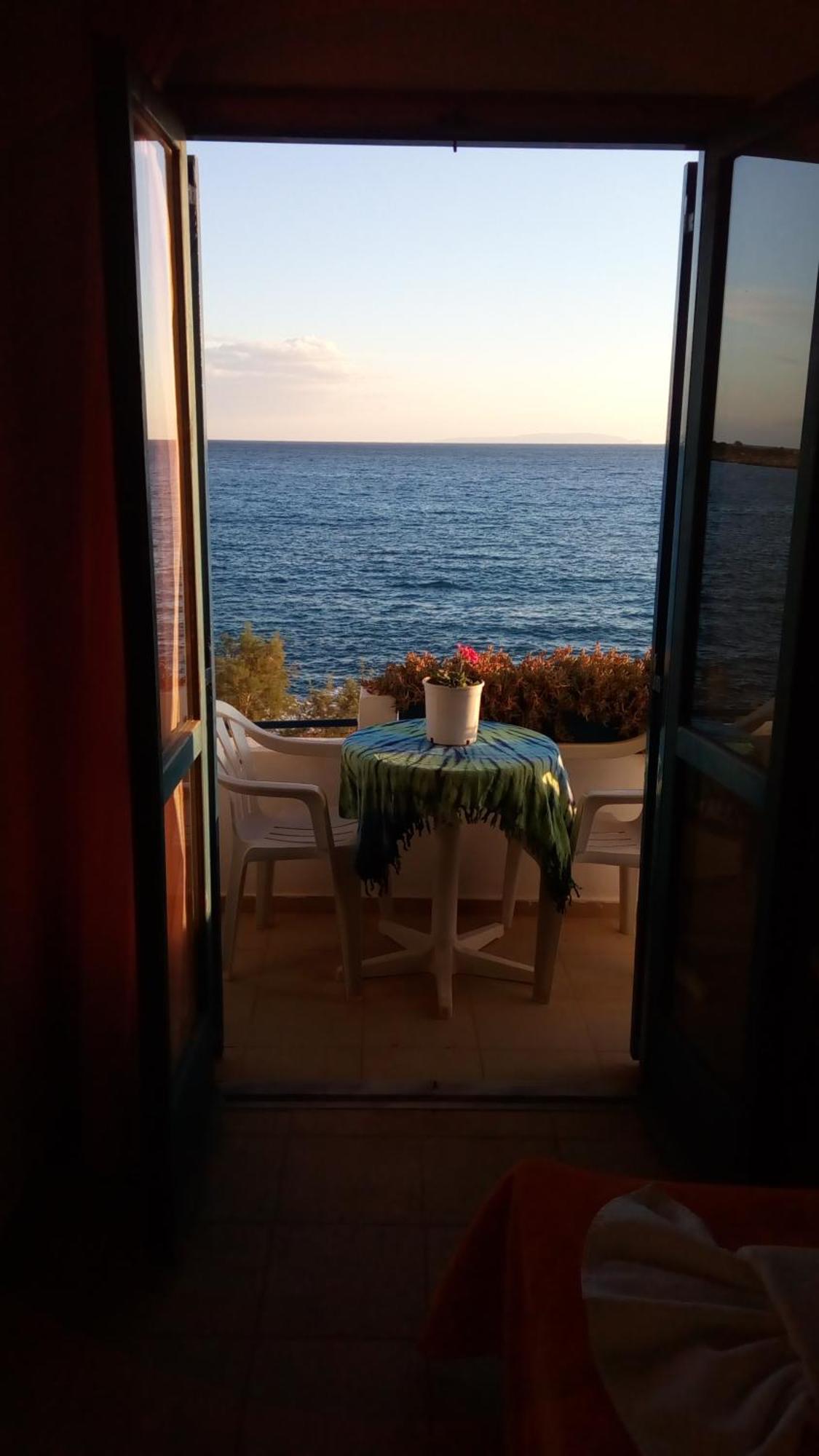 Taverna Akrogiali Loutro Exterior photo