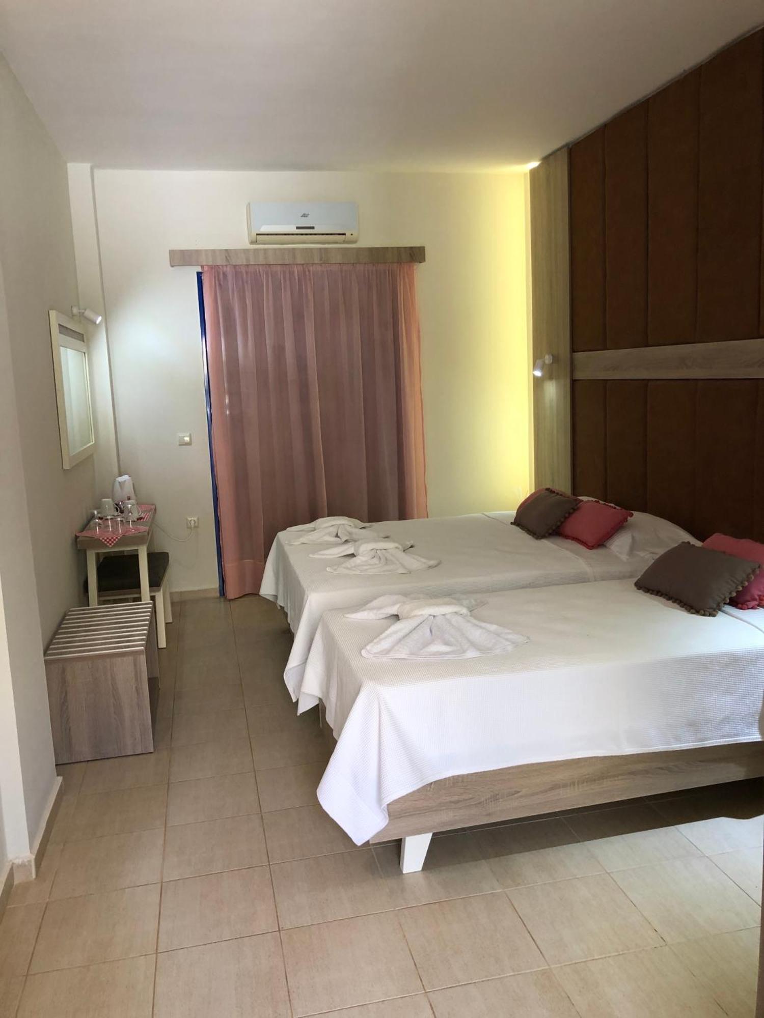 Taverna Akrogiali Loutro Room photo